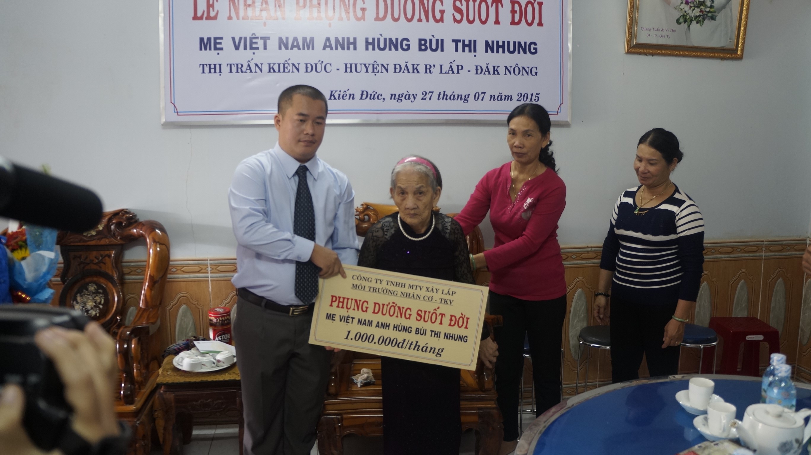 Lễ nhận phụng dưỡng suốt đời Mẹ Việt Nam anh hùng