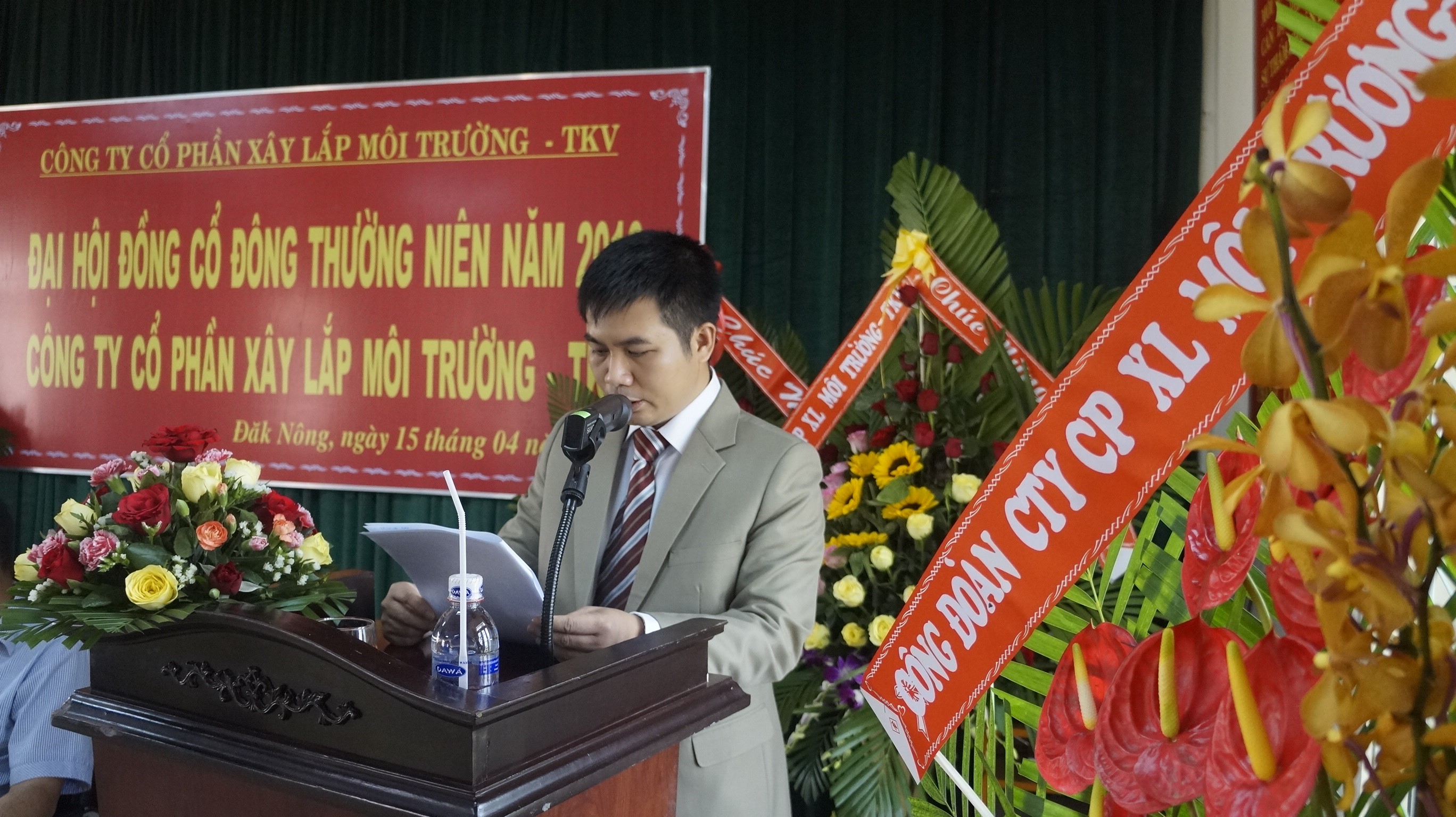 ĐHĐCĐ thường niên năm 2016